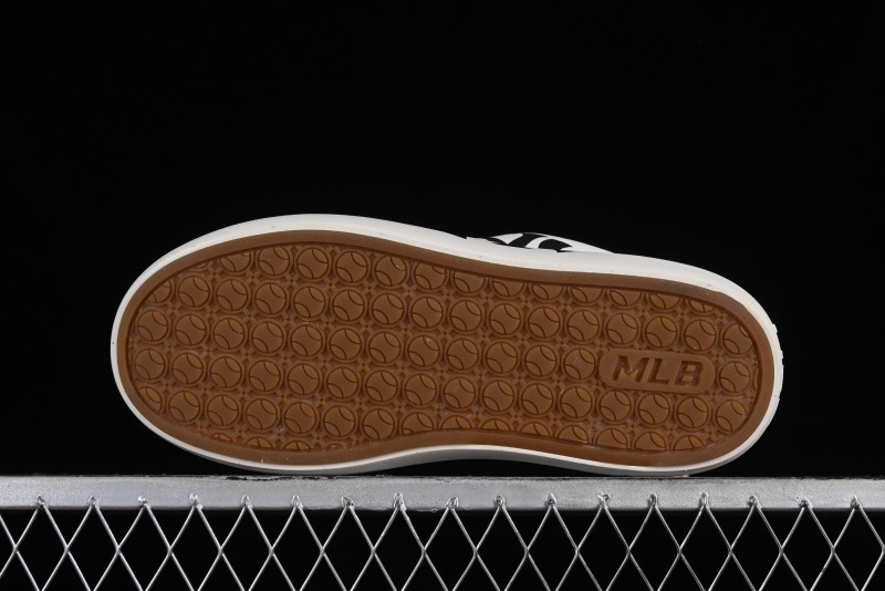 MLB Chunky Classic Base Height Increasing Platform Sneakers - 3ASXCCB4N50IVS