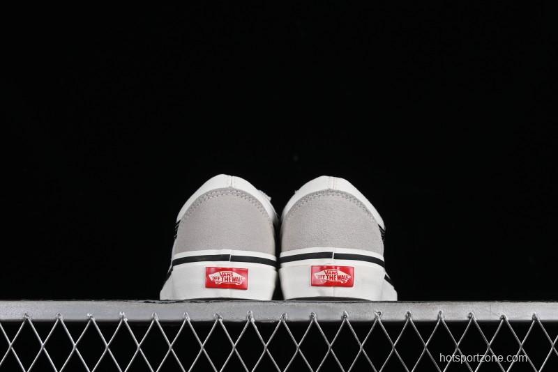 Vans Old Skool Reissue 136 Low-Top Skate Shoes with Detachable Cushioned Insole - VN000MT6KIG