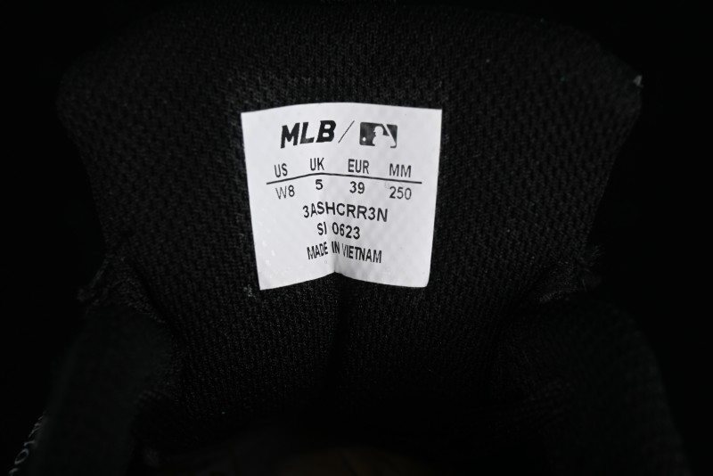 New York Yankees MLB Chunky Runner Lace Lightweight Casual Sneakers - 3ASHCRR3N50BKS