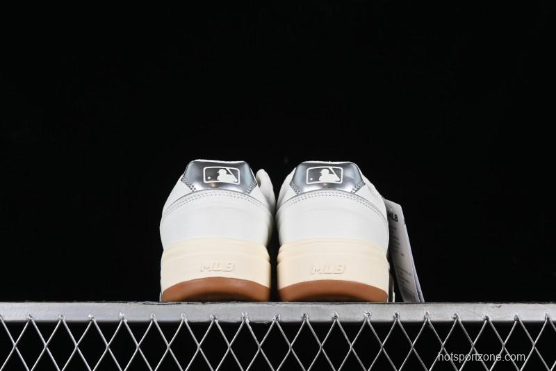 New York Yankees MLB Chunky Runner Basic Lace-Up Lightweight Casual Sneakers - 3ASXCBS4N50IVS