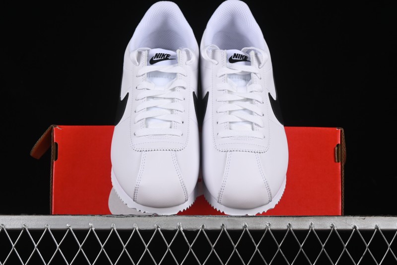 Nike Classic Cortez Leather Retro Running Shoes - DM4044-105