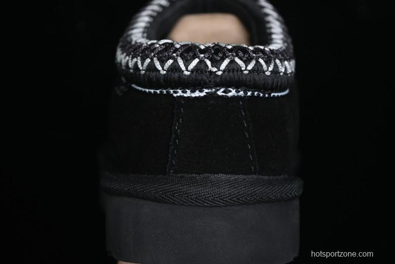 UGG Classic Mini II Snow Boots with TREADLITE Outsole - 5955