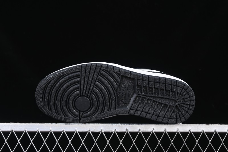 Nike Air Jordan 1 Low Retro Basketball Shoes in Black and White - 553558-043