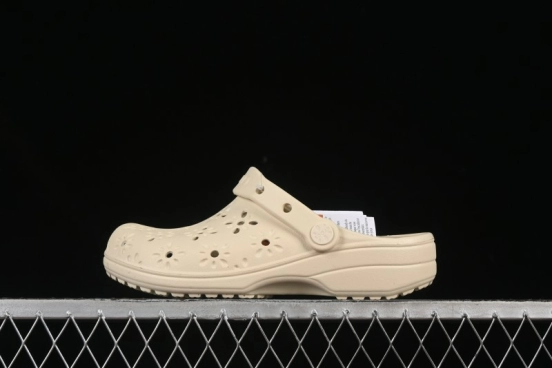 Crocs Classic Clog Two-Way Beach Sandals with Ventilation Holes - B.D4