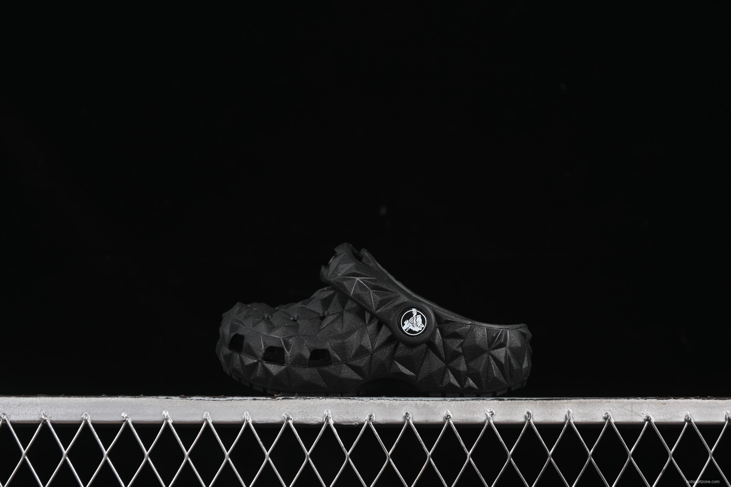 Crocs Classic Clog Kids Lightweight Slip-Resistant Clog with Ventilation Holes - B.D4