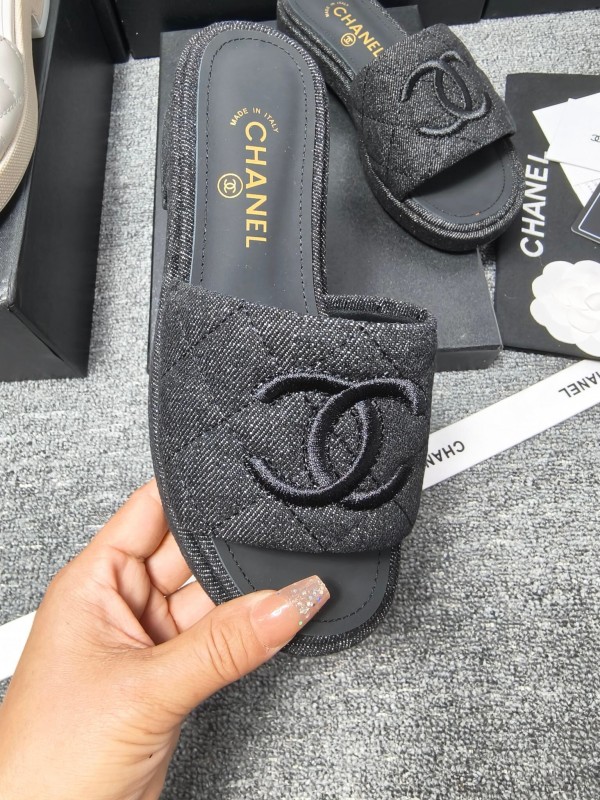 2025 Slippers Chanel Black Fabric Slippers