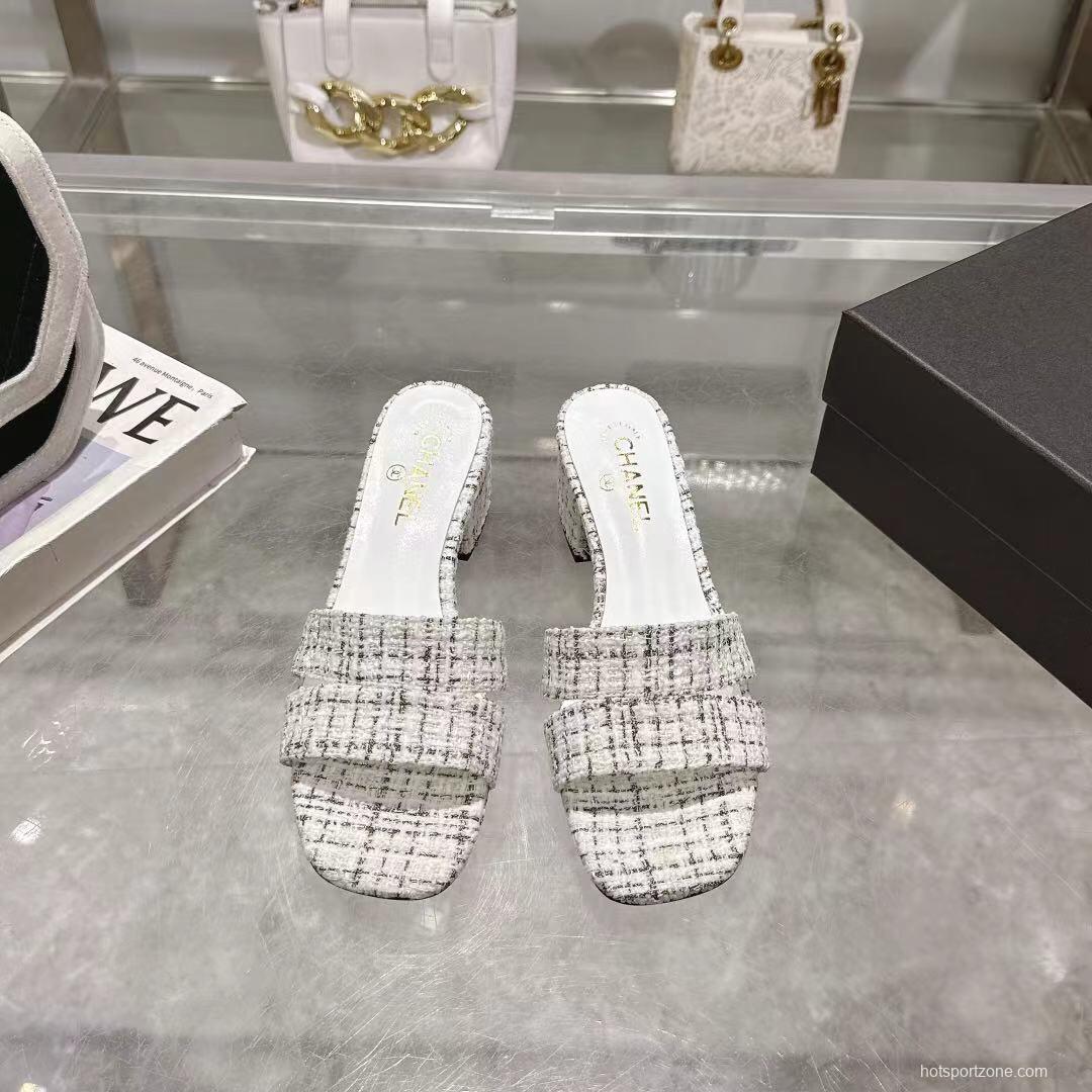 2025 Women Chanel White Black Tweed Slippers LY00280