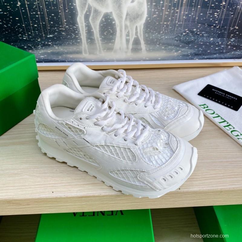 2025 Unisex Bottega Veneta White Lightweight Mesh Runner Sneakers LY00310