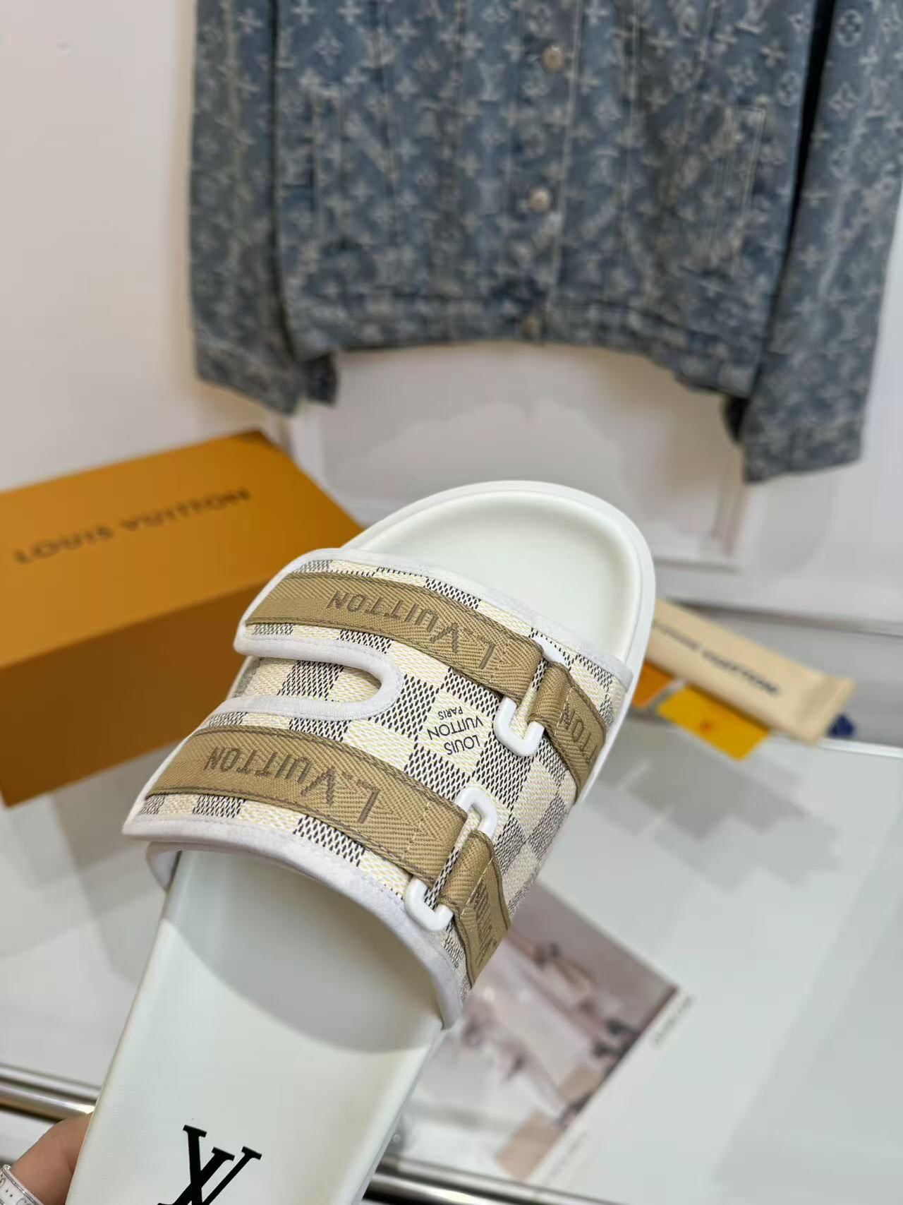 2025 Louis Vuitton White Beige Textile Slippers LY