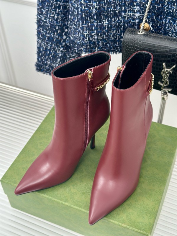 2024 Women Gucci burgundy leather ankle boots chain detail MJ00410