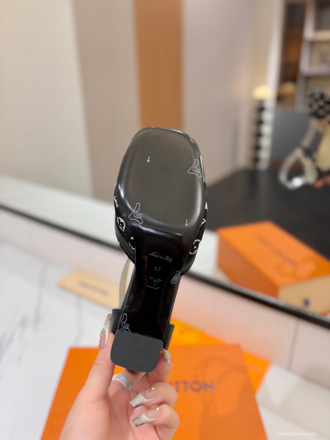 2025 Women Louis Vuitton Black White Canvas Leather Pumps KFY00310