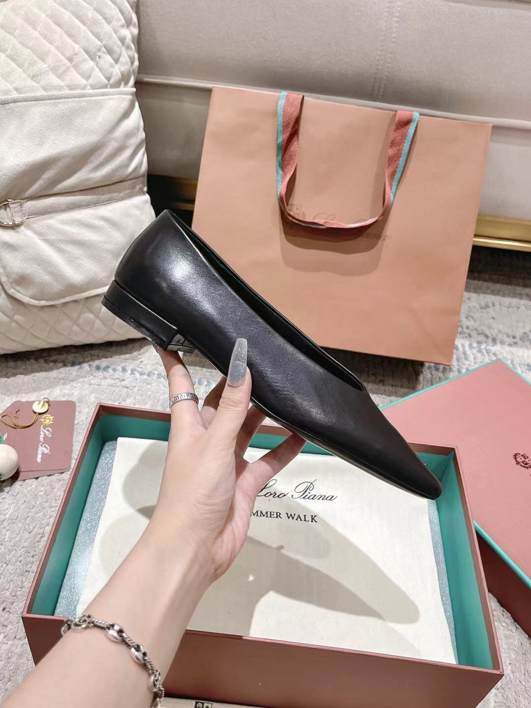 2025 Women LP Black Leather Ballet Flats