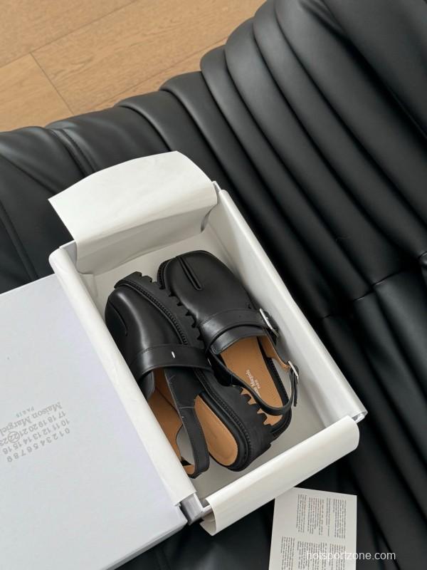 2025 Women MM6 Black Leather Sandals Tabi KFY00310