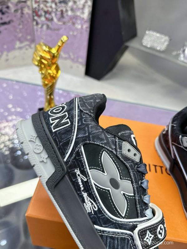 2024 Men Louis Vuitton Black White Leather Suede LV Trainer Sneakers
