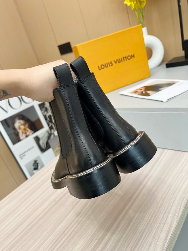 2024 Women Louis Vuitton Black Calf Leather Chelsea Boots MJ00340