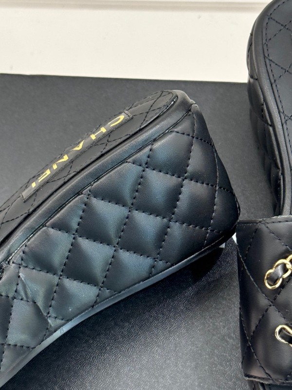 2025 Slippers Chanel Black Leather Slip-On Chain CC Logo