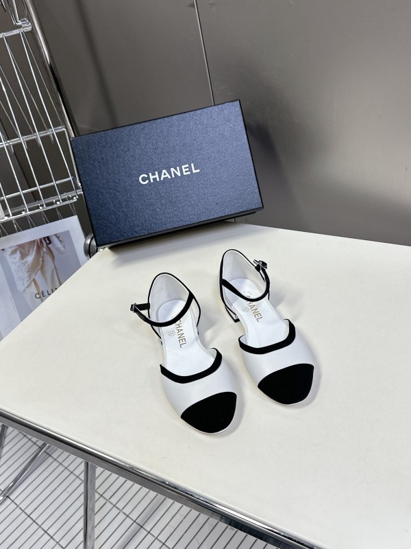 2025 Women Chanel White Black Leather Sandals