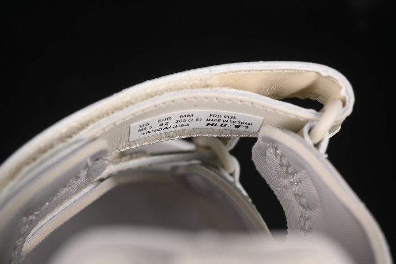 New York Yankees MLB Ace Runner Mask Jane Summer Casual Sandals - 3ASDACE5350CRS