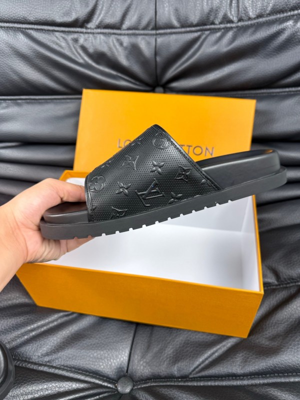 2025 Men Louis Vuitton Black Leather Slippers AS00170