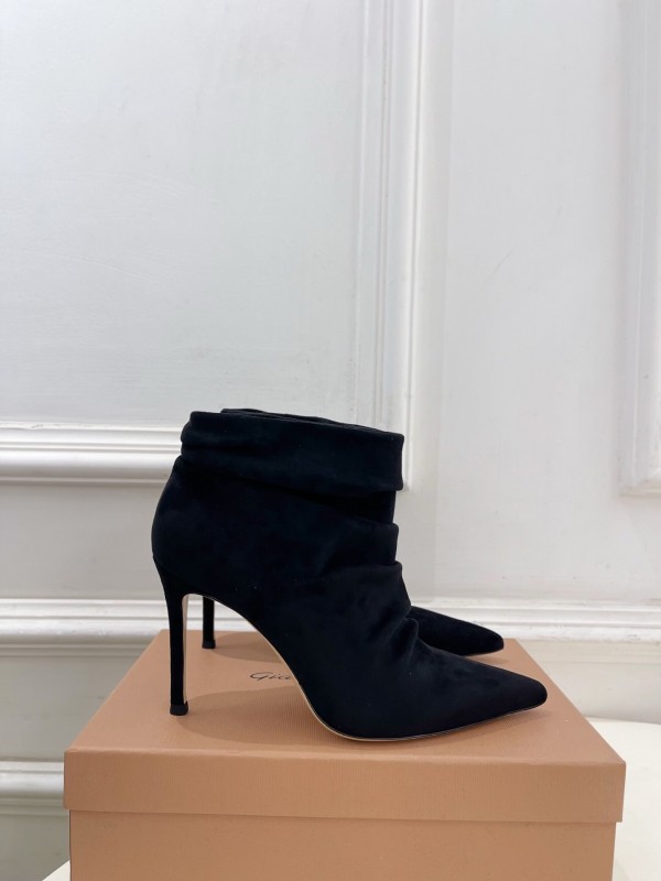 Gianvito Rossi Fall Winter 2025 GR Pointed Toe Retro Pleated High Heel Ankle Boots - KFY00340