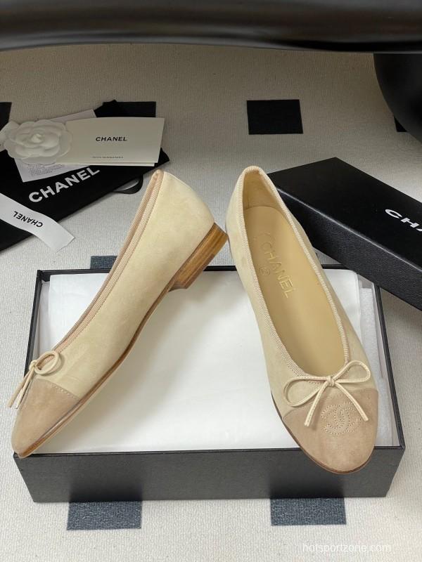 Chanel Ballet Flats with Bow Detail in Suede - KFY00300