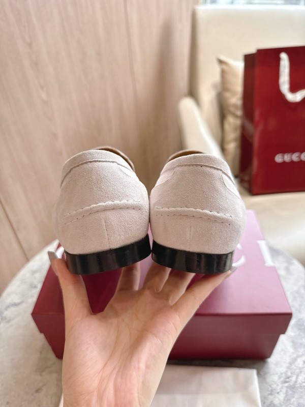 Gucci Leather Loafers with Horsebit Detail - LY00330