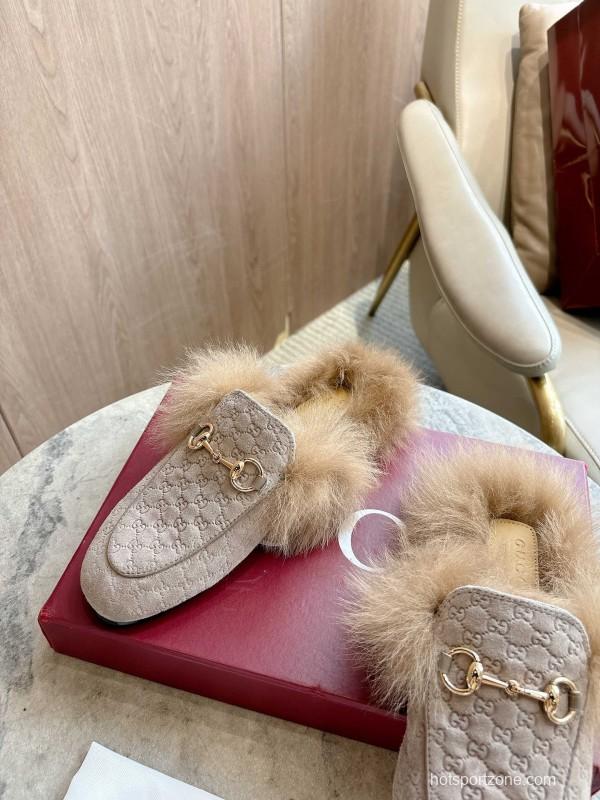Gucci Women's Fur Mule with Double G Pattern and Horsebit Detail - LY00340