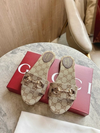 Gucci 2025/SS Leather Mule Sandals with Light Gold Horsebit Detail - LY00280