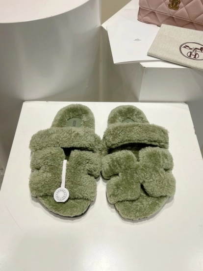 H Love Erjiu Full Wool Slippers with Slightly Curled Fur - LY00270
