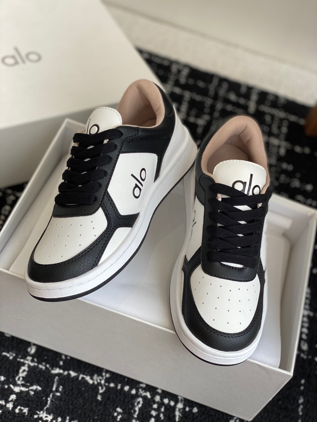 Alo 2025 SS Two-Tone White Sneakers Chunky Sole Comfort Casual - KFY00280