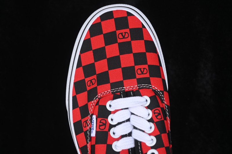Vans Old Skool Low-Top Skateboarding Shoes with Classic Sidestripe Design - WS0ND8HPKJV7