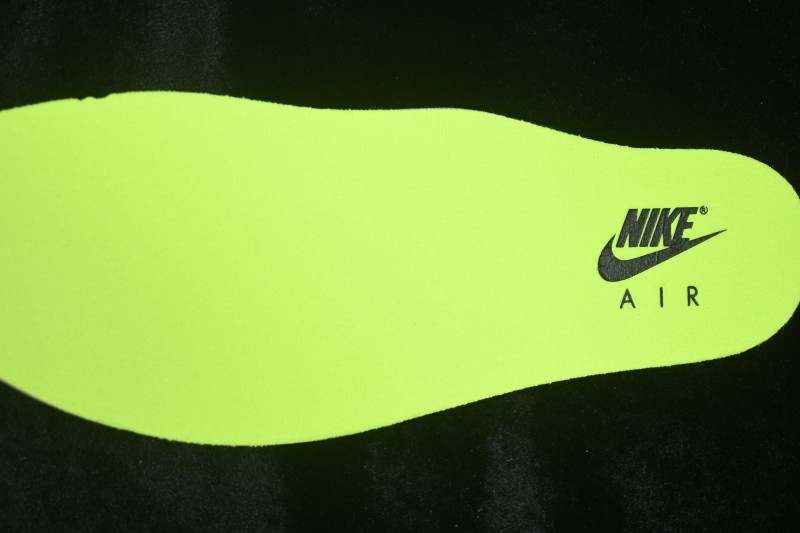 Nike Air Max 90 Retro Running Shoes with Visible Air Cushioning - IQ0289-010