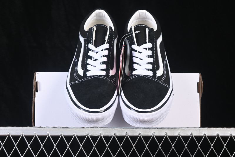Vans Old Skool Low Top Skateboarding Shoes with Classic Side Stripe - VN000SHEPU7