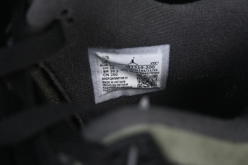 Air Jordan 4 Retro x Undefeated Olive Suede Sneakers - IB1519-200