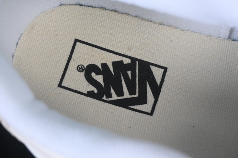 Vans Knu Skool Low-Top Casual Skate Shoes - VN0009D22CJI