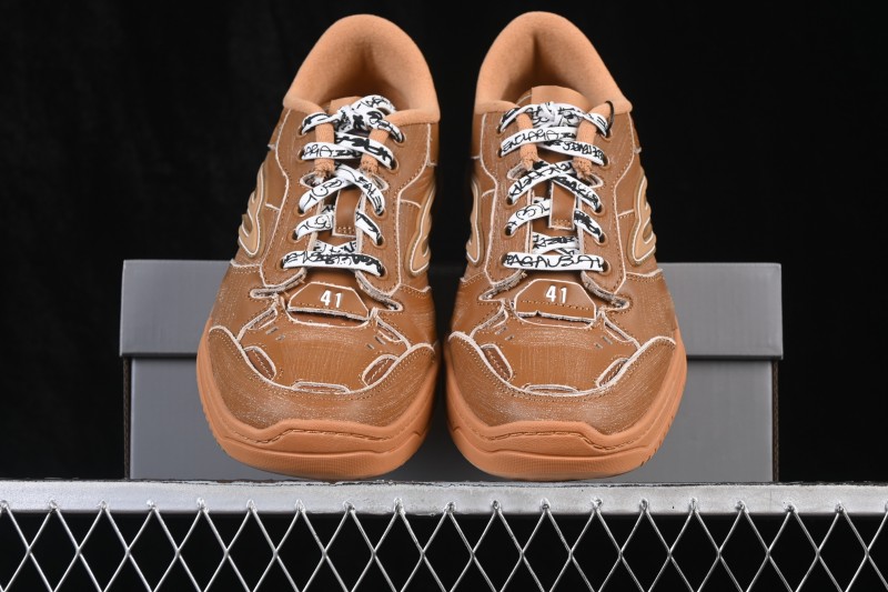 Balenciaga Hamptons Worn Out Retro Casual Sneakers with Distressed Finish - WCURS2200