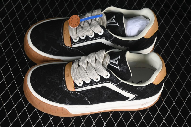 Louis Vuitton Tilted Sneakers Classic 2026SS Low-Top Casual Shoes in Smooth Calfskin Leather with Vuitton Branding - T.E5