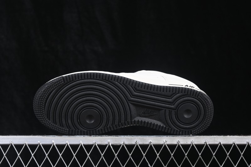 Nike Air Force 1 '07 Low Casual Skateboarding Shoes with Full-Length Air Cushion - DN9688-135