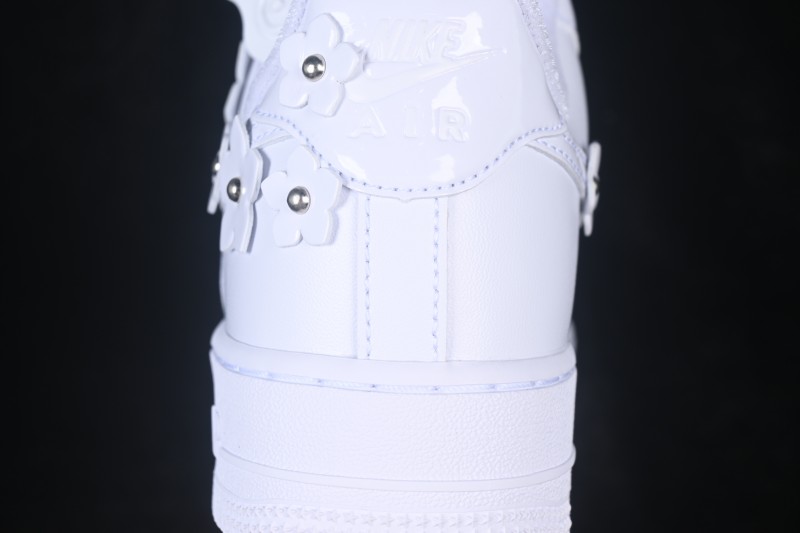 Nike Air Force 1 '07 Low Casual Skateboarding Shoes with Full-Length Air Cushion - IR8637-100