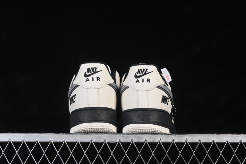 Nike Air Force 1 '07 Low Casual Skateboarding Shoes in White and Black - DF0188-132