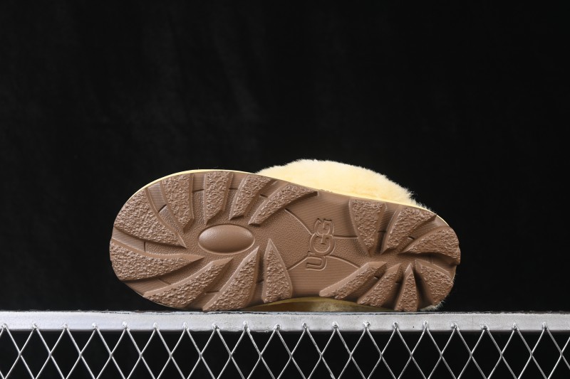 UGG Slipper Evolution Comfortable Flat No Special Function Closed Toe Slippers 1180 Soft Mustard