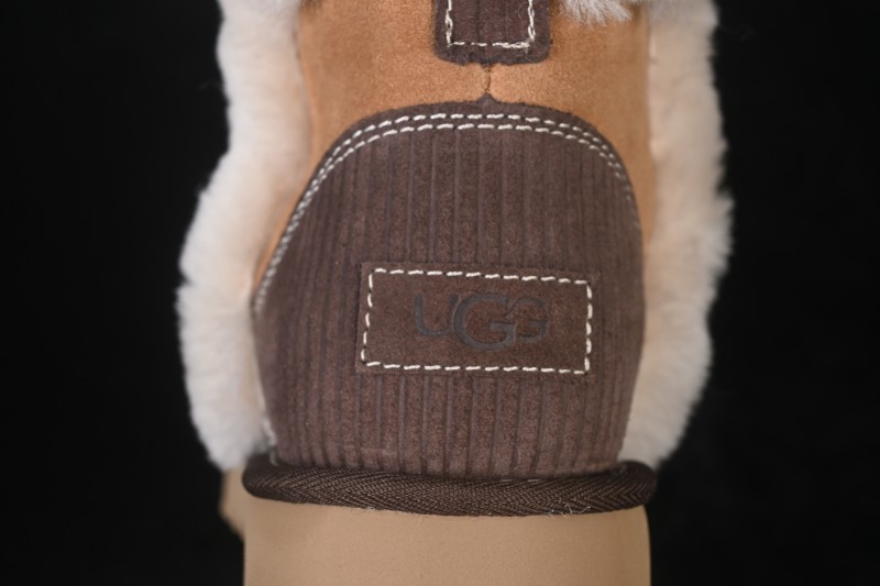 UGG Classic Novelty Cookie Suede Round Toe Slip-On Snow Boots - 1180434 CHE